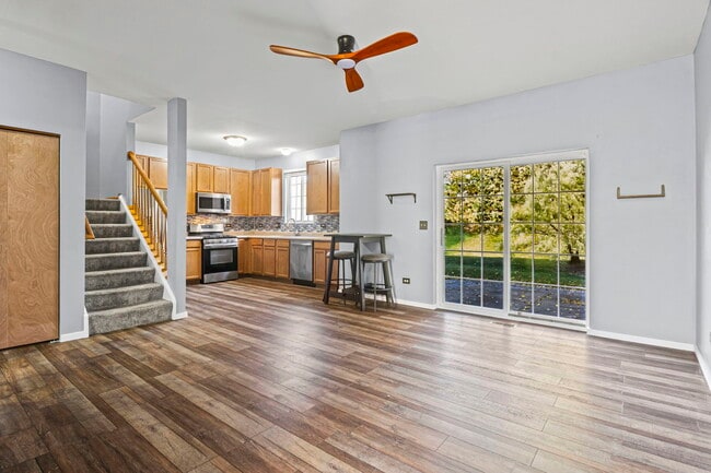 Building Photo - 1119 Clover Dr