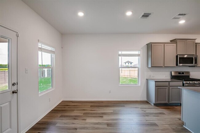 Building Photo - 414 Sebring Cir