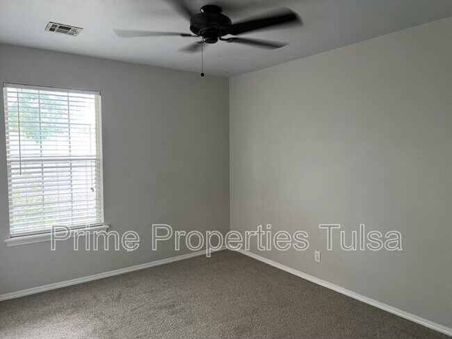 Building Photo - 1120 W Florence Ct