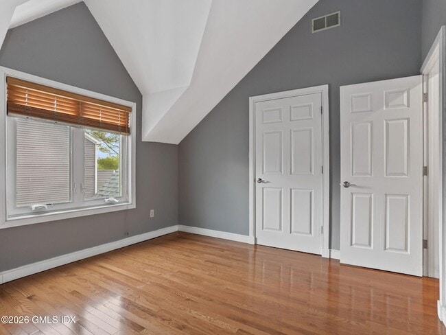 Building Photo - 453 E Putnam Ave