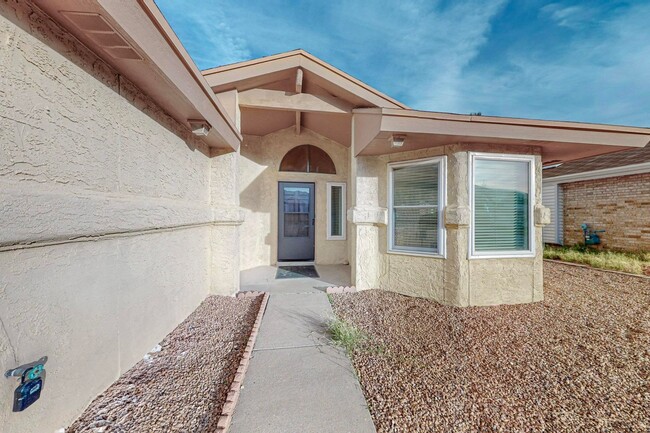 Building Photo - Charming 3 bedroom 2 bath home in Northeas...