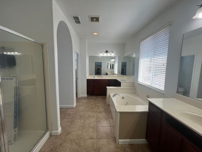 Building Photo - 6 Bedroom, 3 Bathroom Executive Anatolia H...