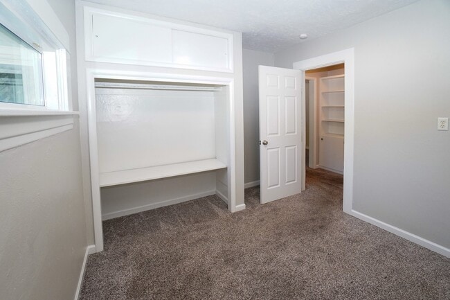 Building Photo - 5707 N Bogart Ln
