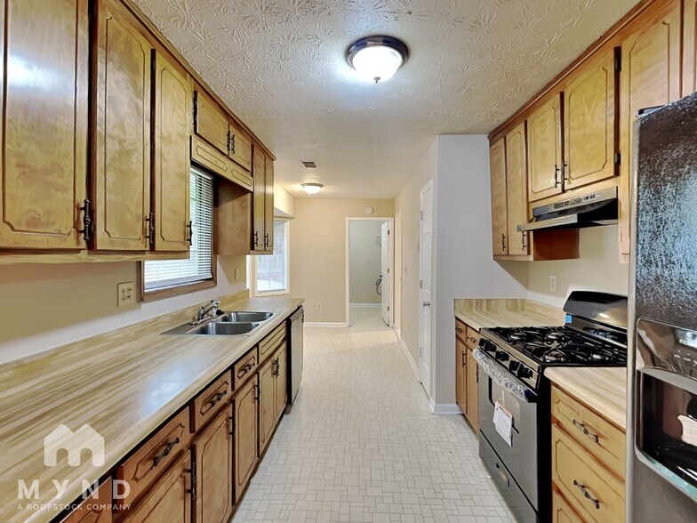 Building Photo - 2971 Meadow Ln