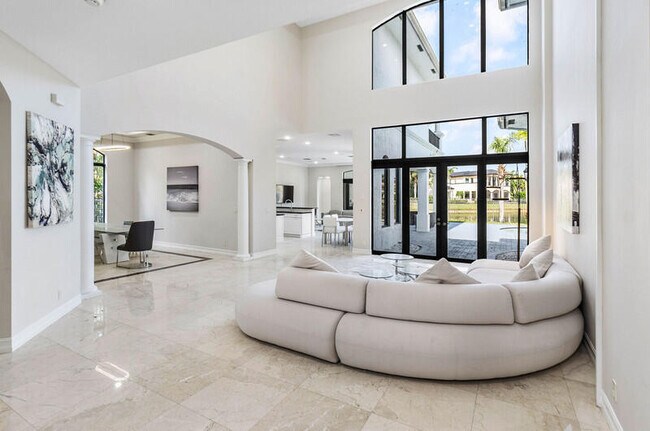 Building Photo - 17895 Cadena Dr