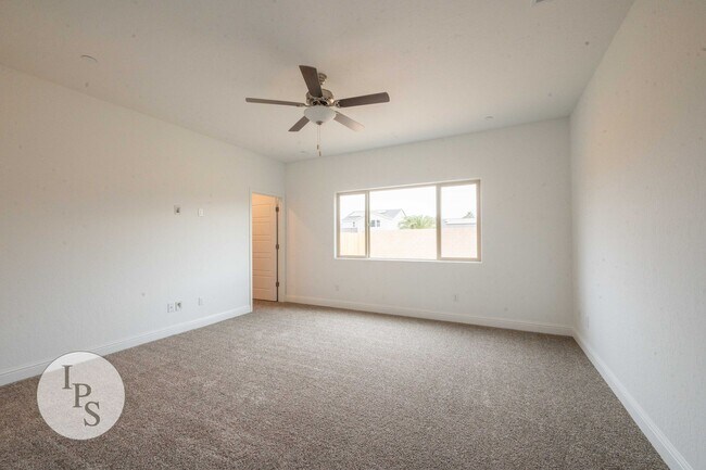 Building Photo - 2022 South/East Fresno Home, 4BR/2BA - Lots of Amenities!