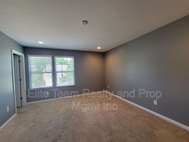 Building Photo - 1349 Haestad Ct