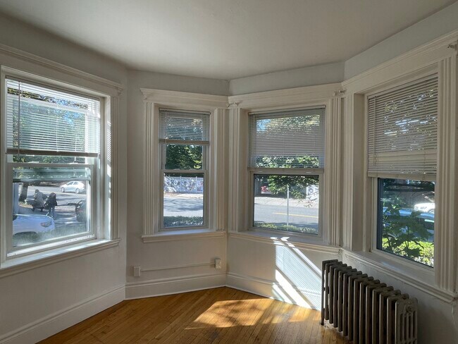 Building Photo - 92 Kirkland St