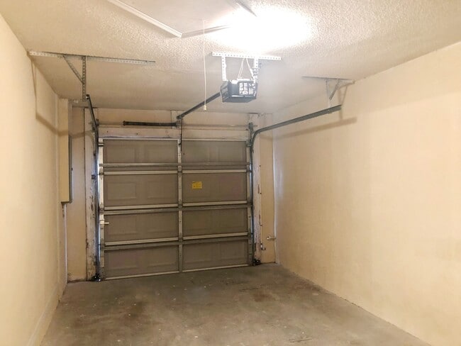 Building Photo - Wedgefield Golf Villa