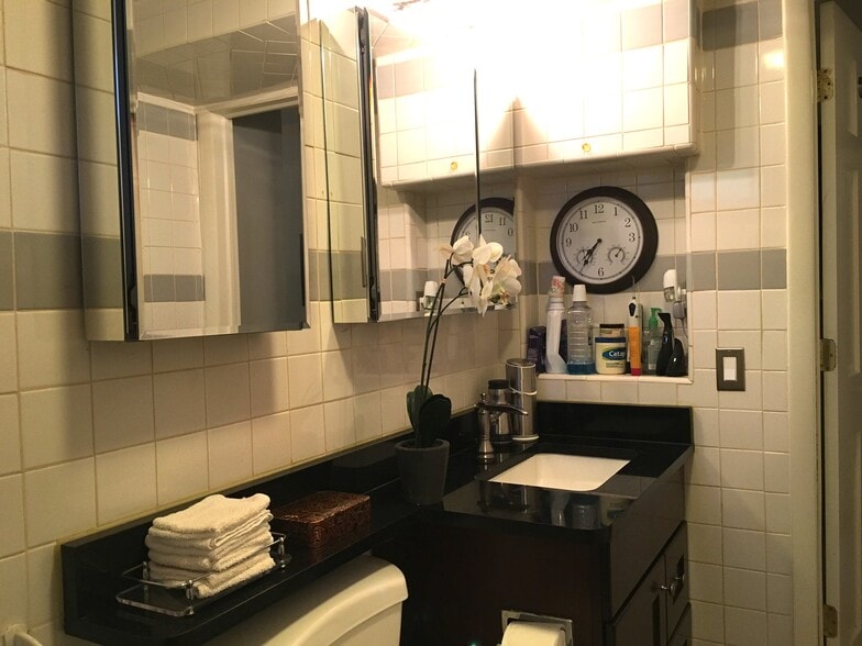 Building Photo - 178 Vernon Ave