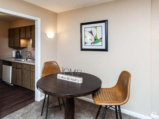 Dining Area - Wake Robin Apartments