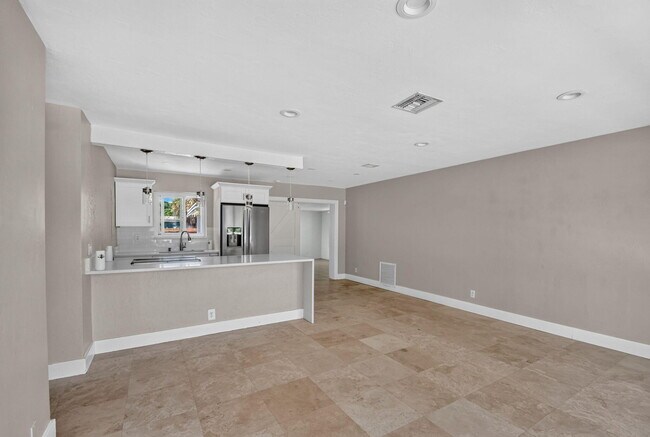 Building Photo - 907 Wright Dr