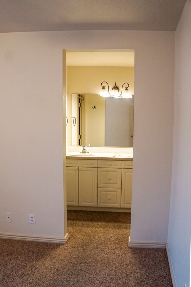 Building Photo - A Garden City Gem Near Parks, Dining & the Greenbelt