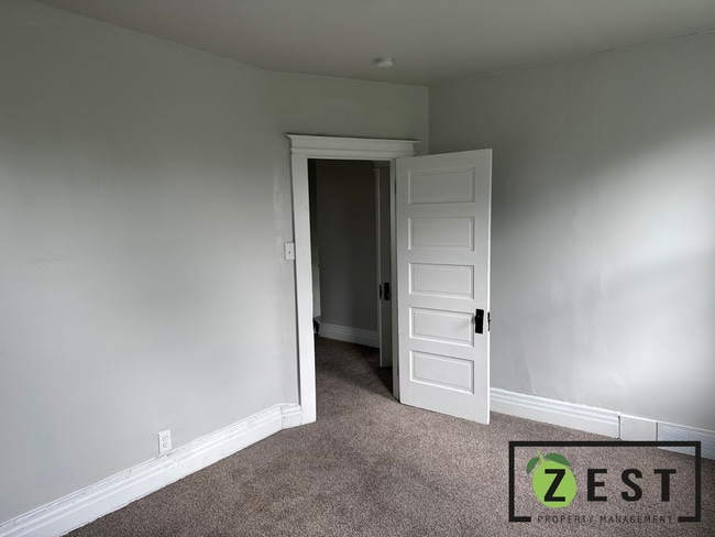 Building Photo - Beautifully Remodeled Home!