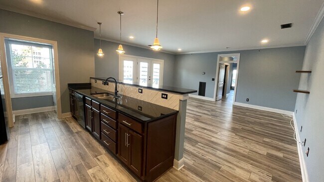 Building Photo - Germantown Gem!