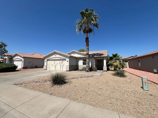 Building Photo - READY TO VIEW NOW! Spacious 3 Bed 2 Bath H...