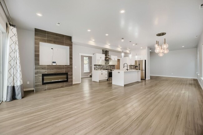 Building Photo - Beautiful 4bed/2.5bath Home in Desirable West Seattle Location!