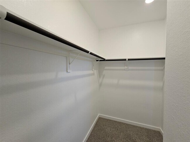 Building Photo - 3007 Valley Peak Dr