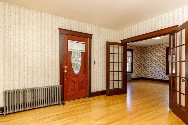 Building Photo - 112 Greenwood St