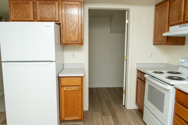 Building Photo - 137 S 400 W