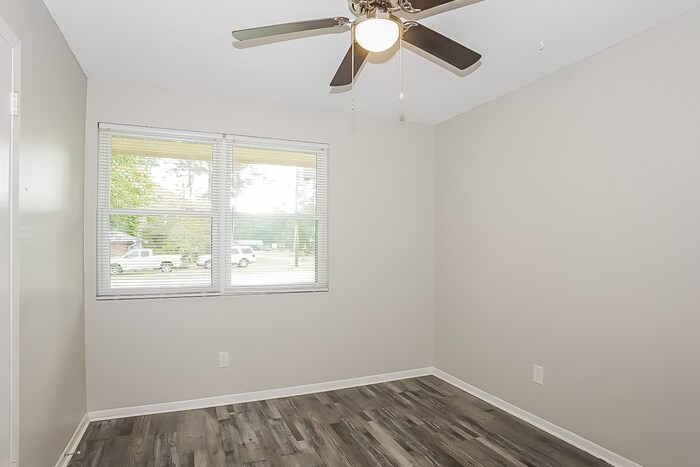 Building Photo - 217 Pineview Dr