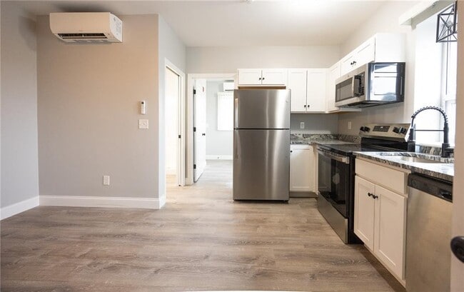 Primary Photo - 6899 Post Rd