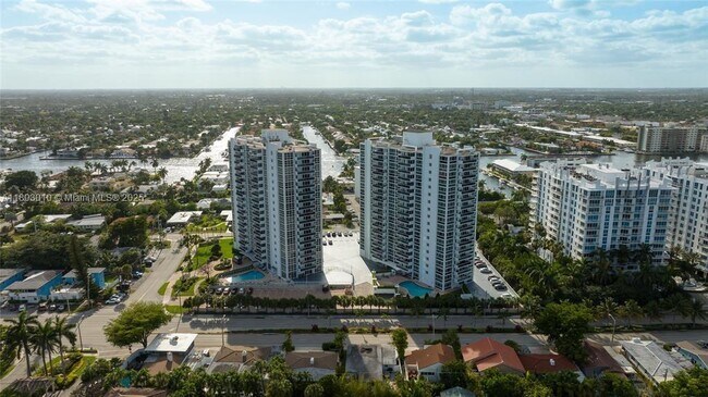 Building Photo - 2715 N Ocean Blvd