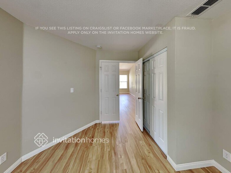 Building Photo - 8987 Meadowspring Dr