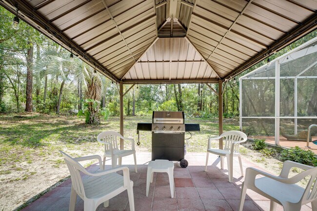 Building Photo - 9939 SW 203rd Cir