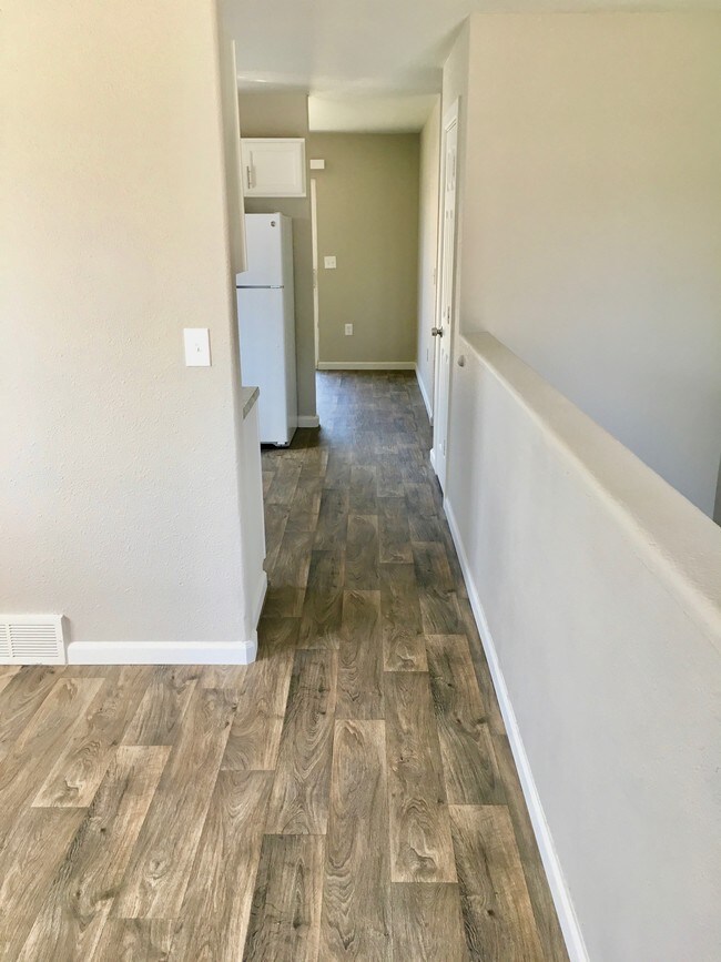 IMG_3075.jpg - King Court