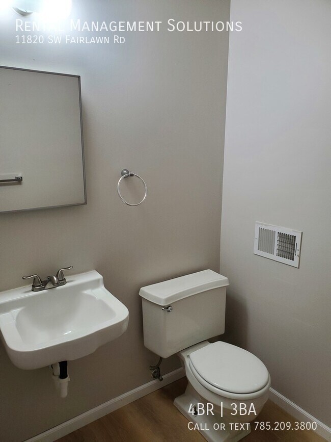 Building Photo - *SPACIOUS COUNTRY LIVNG* 11820 SW Fairlawn...