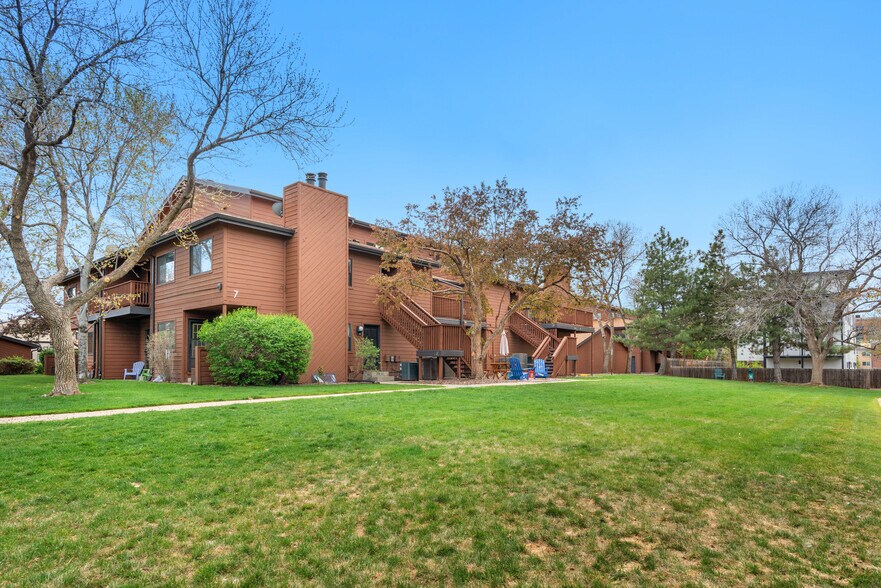 Tons of green space - 540 S Forest St