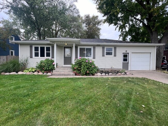 Primary Photo - Byron Center Schools - Ranch Style Home!