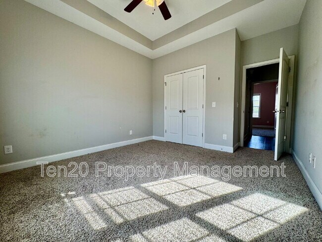 Building Photo - 16 Vineyard Dr