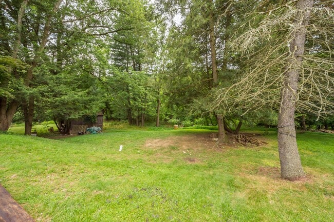 Building Photo - AVAILABLE AUG 1ST!! BEAUTIFUL 2-BEDROOM IN...