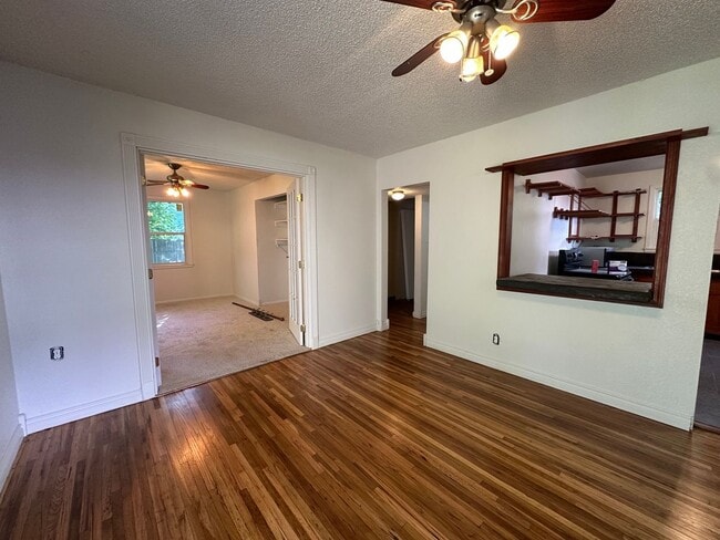 Building Photo - Charming 2 Bedroom, 1 Bath Finch Arboretum Area Home