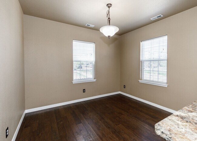 Building Photo - Westside 3 Bed Townhouse in Gold Hill Mesa