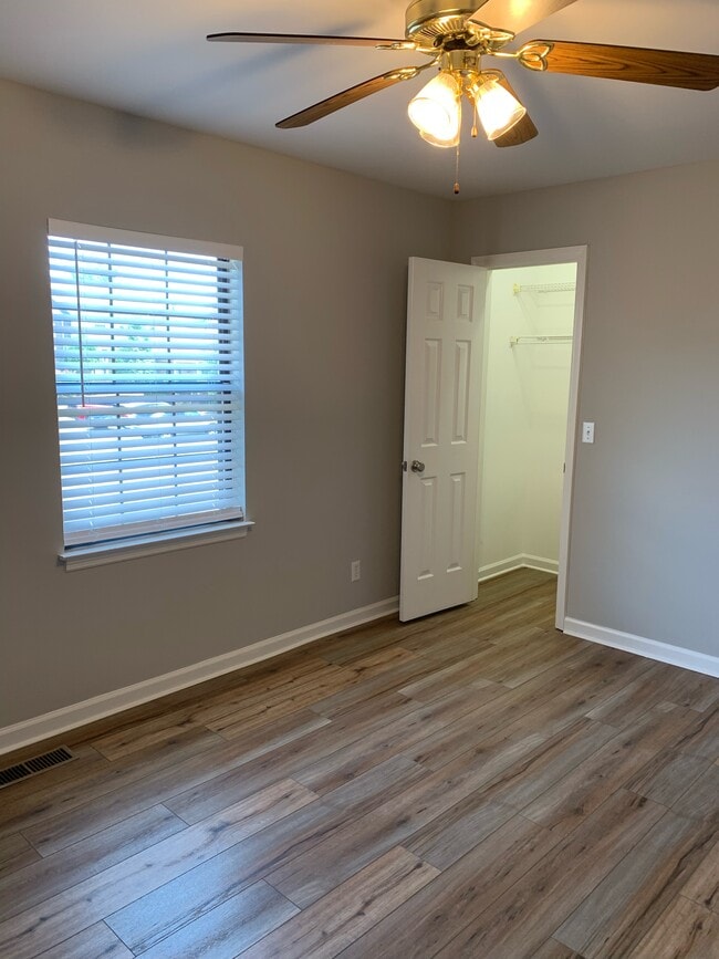 Building Photo - 830 Brentwood Pointe