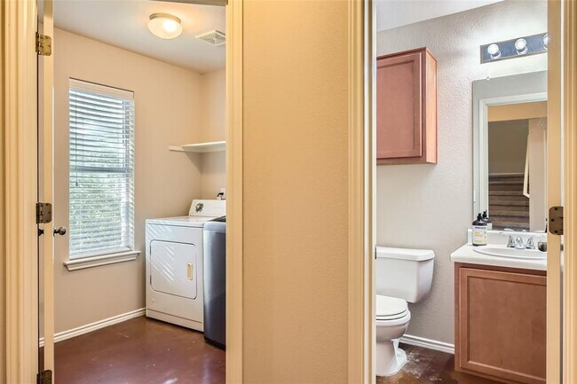 Building Photo - 4622 Best Way