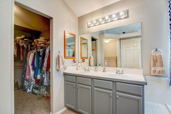 Building Photo - 4038 Pronghorn Meadows Cir