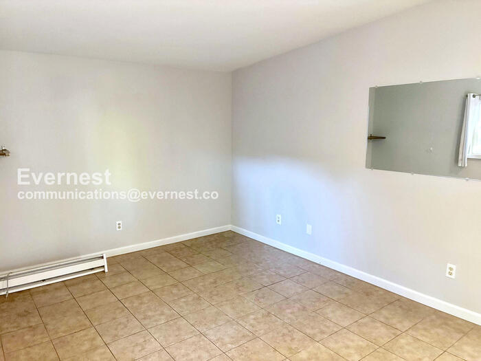 Building Photo - 621 W Prospect Rd