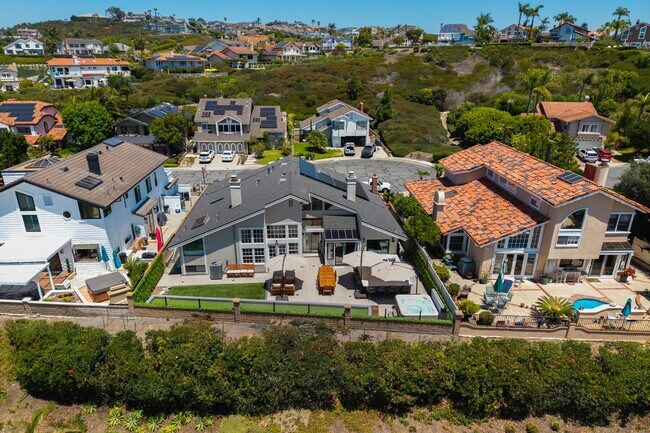Building Photo - Experience Coastal Living at Its Finest in...