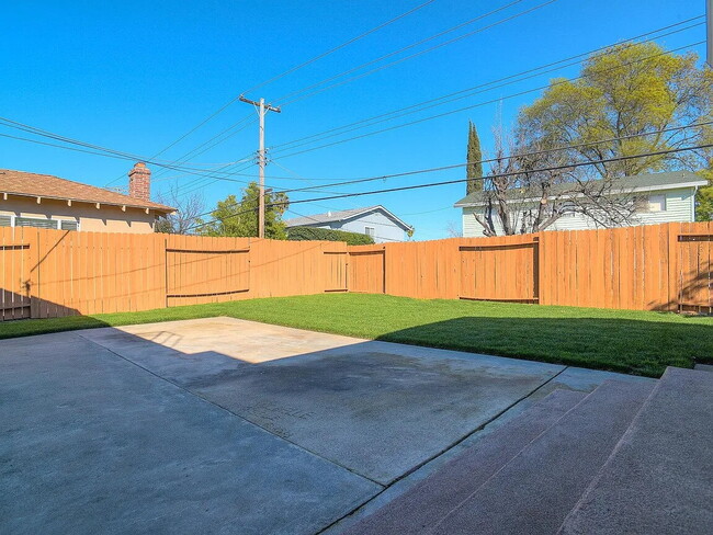 Building Photo - 6545 Vernace Way