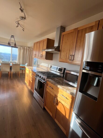 Kitchen - 2505 Mira Vista Dr