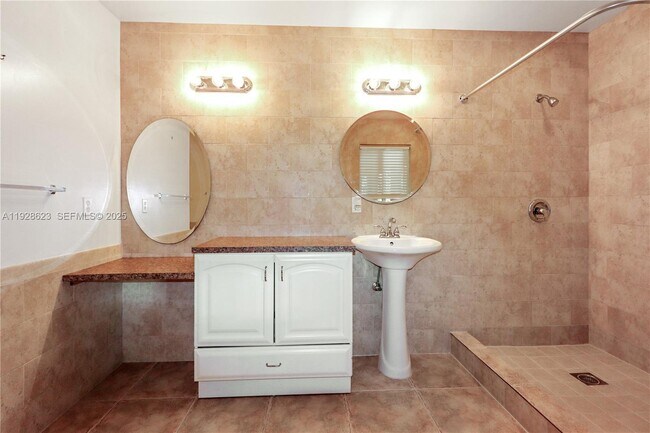 Building Photo - 15755 SW 92nd Ave