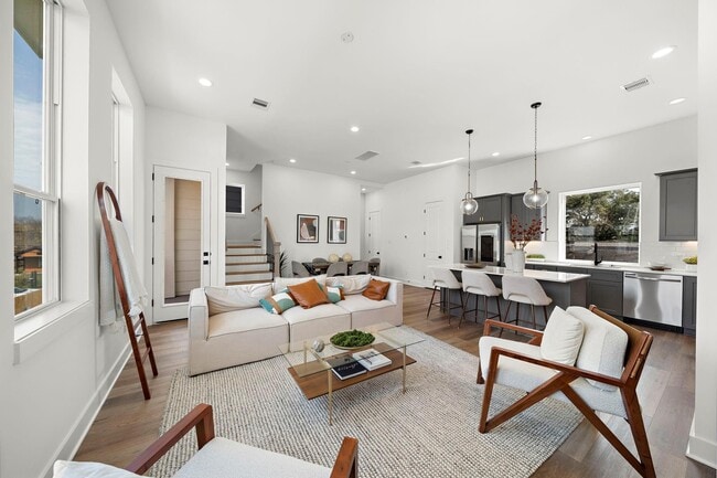 Building Photo - 835 Elkhart St