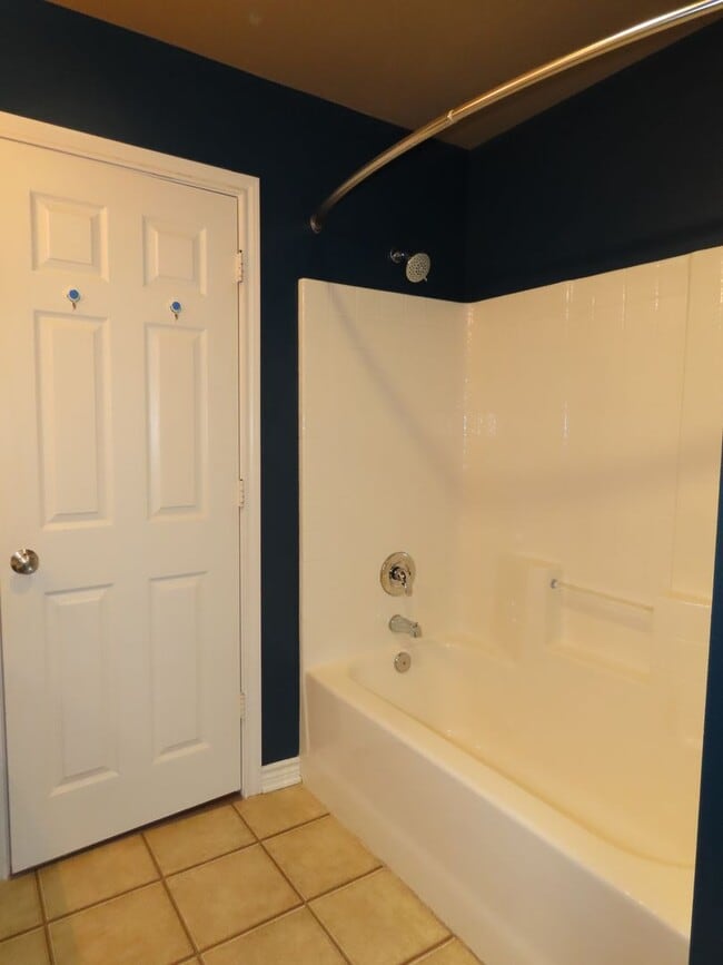 Building Photo - Stunning 3 Bedroom, 2 Story w/Bonus Room in South Tyler!