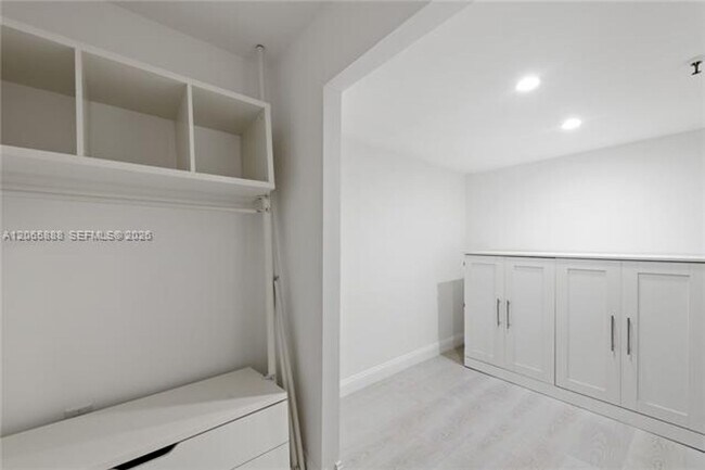 Building Photo - 1621 Collins Ave
