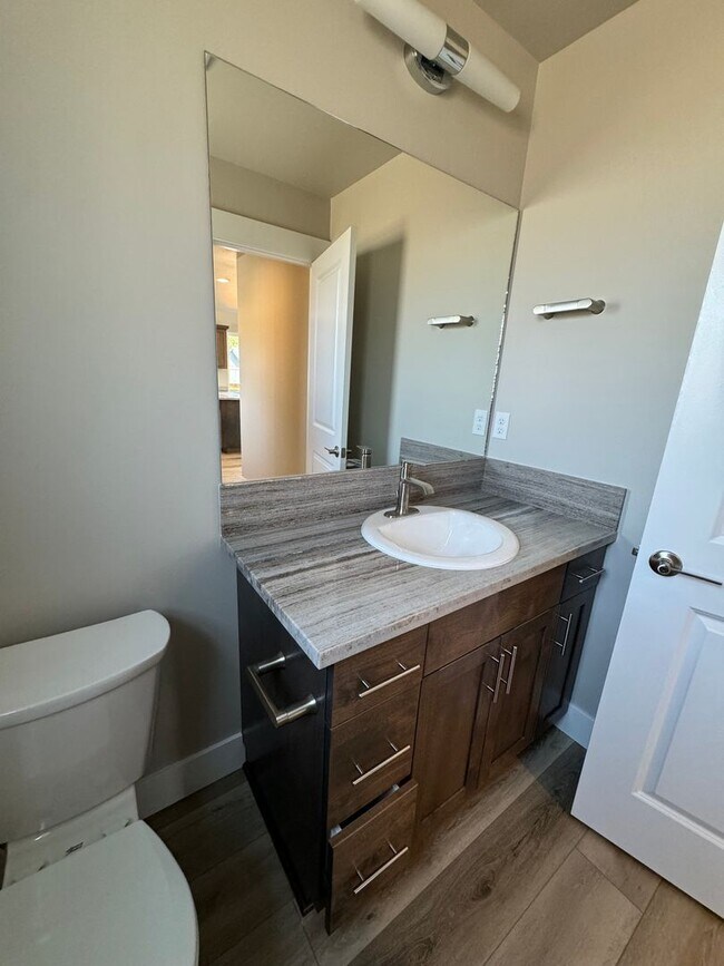 Building Photo - 1509 W Thyme Dr