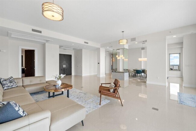 Building Photo - 449 S 12th St
